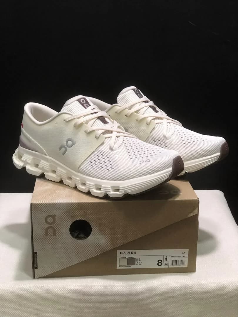 On Cloud Sneakers foto 4