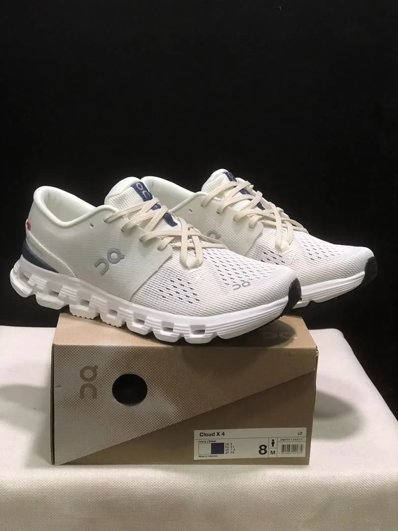 On Cloud Sneakers foto 4
