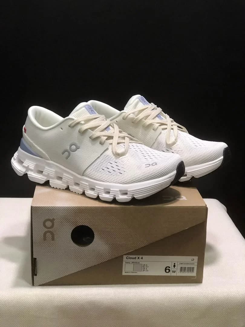 On Cloud Sneakers foto 4