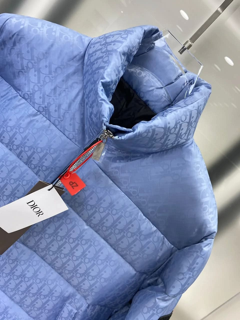 Dior Oblique Puffer met Mouwlogo — Lichtblauw / Zwart